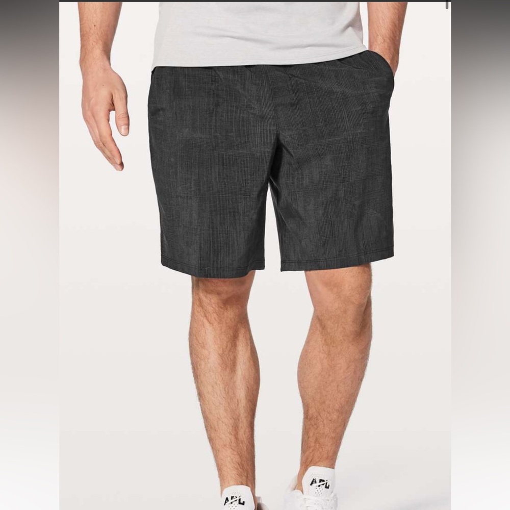 Lululemon Pace Breaker Short 9" *Linerless in Grid Lines Deep Coal Black Sz Med